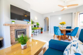 99B Hibiscus - Spacious 2-Bedroom Apartment with Pool Views